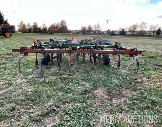 Image of John Deere 714 equipment image 3