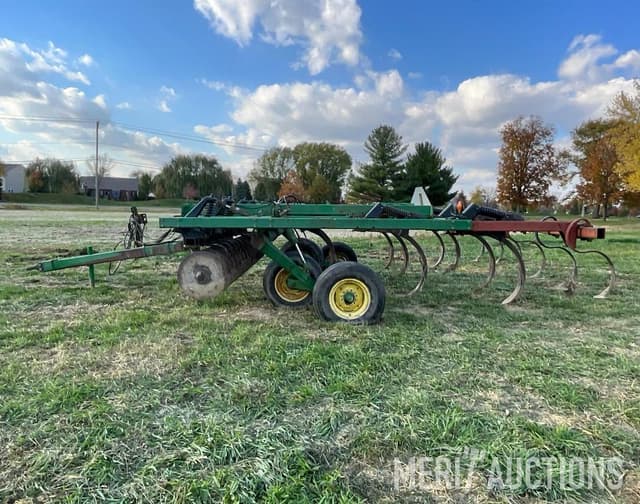 Image of John Deere 714 equipment image 1