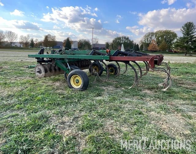 Image of John Deere 714 equipment image 2