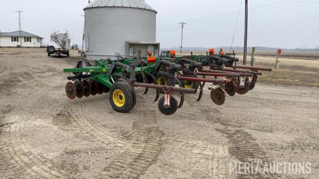 Image of John Deere 714 equipment image 2