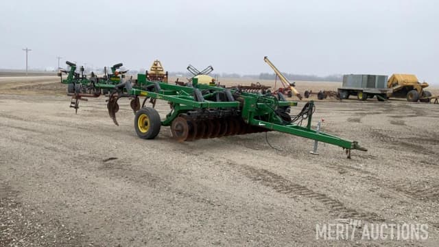 Image of John Deere 714 equipment image 4