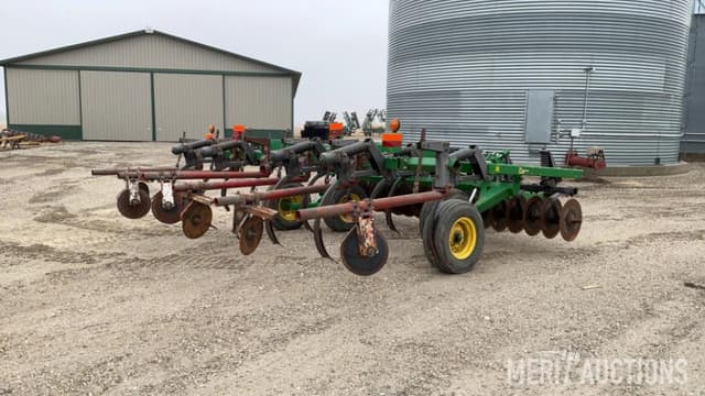 Image of John Deere 714 equipment image 3