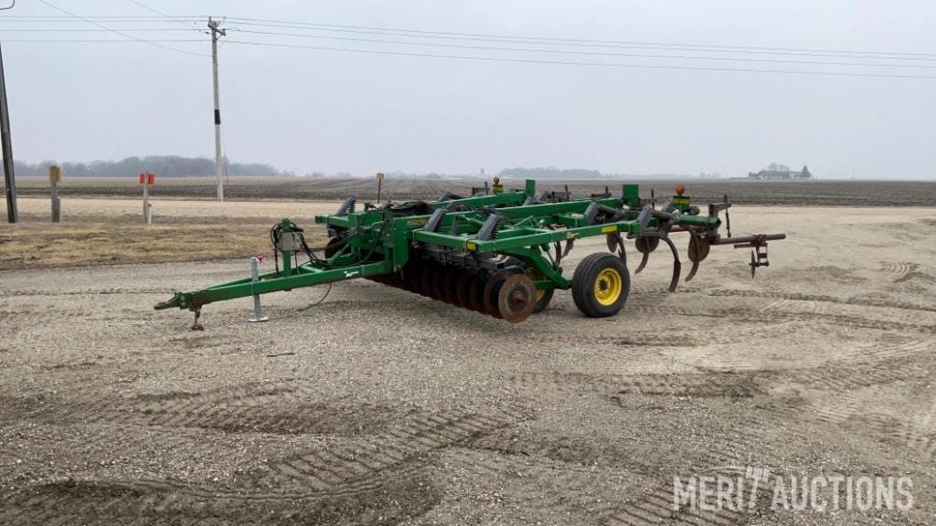 John Deere 714 Equipment Image0