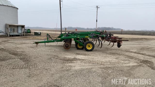 Image of John Deere 714 equipment image 1