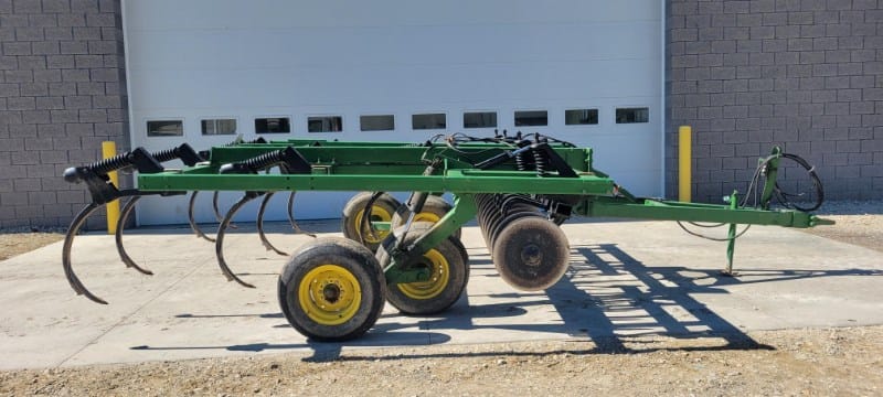 John Deere 714 Equipment Image0