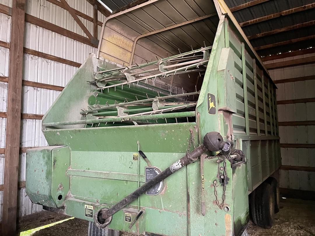 Image of John Deere 716 Primary image