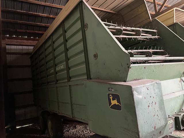 Image of John Deere 716 equipment image 4
