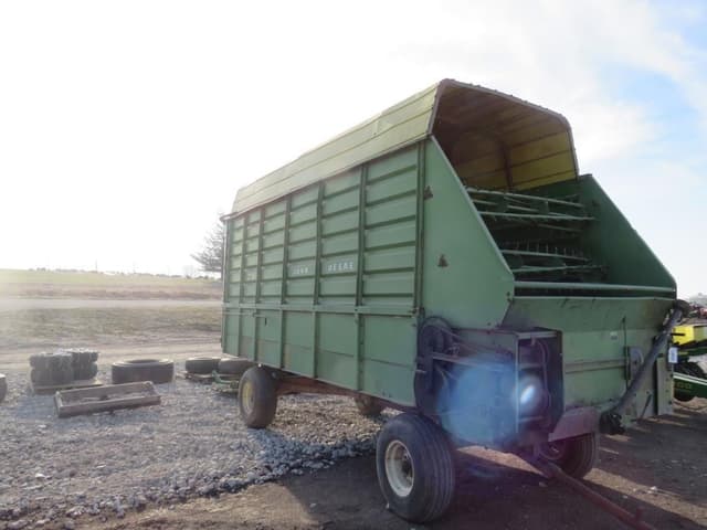 Image of John Deere 716 equipment image 4