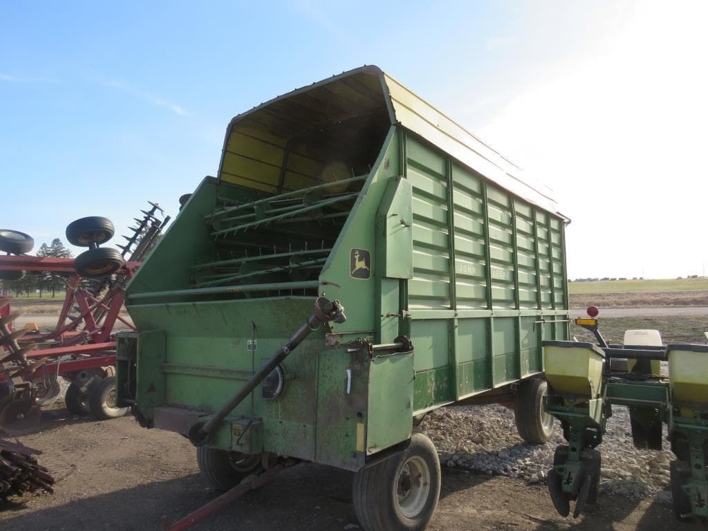 Image of John Deere 716 Primary image