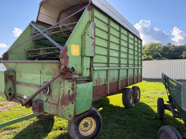 Image of John Deere 716 equipment image 1