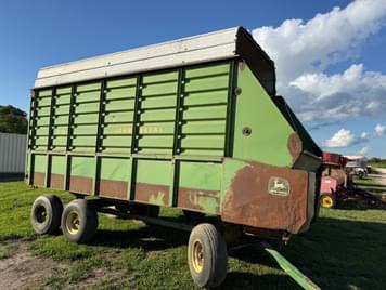 Main image John Deere 716