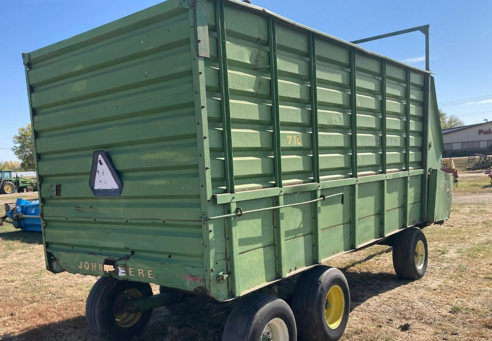 John Deere 716 Harvesting Forage Wagons for Sale | Tractor Zoom