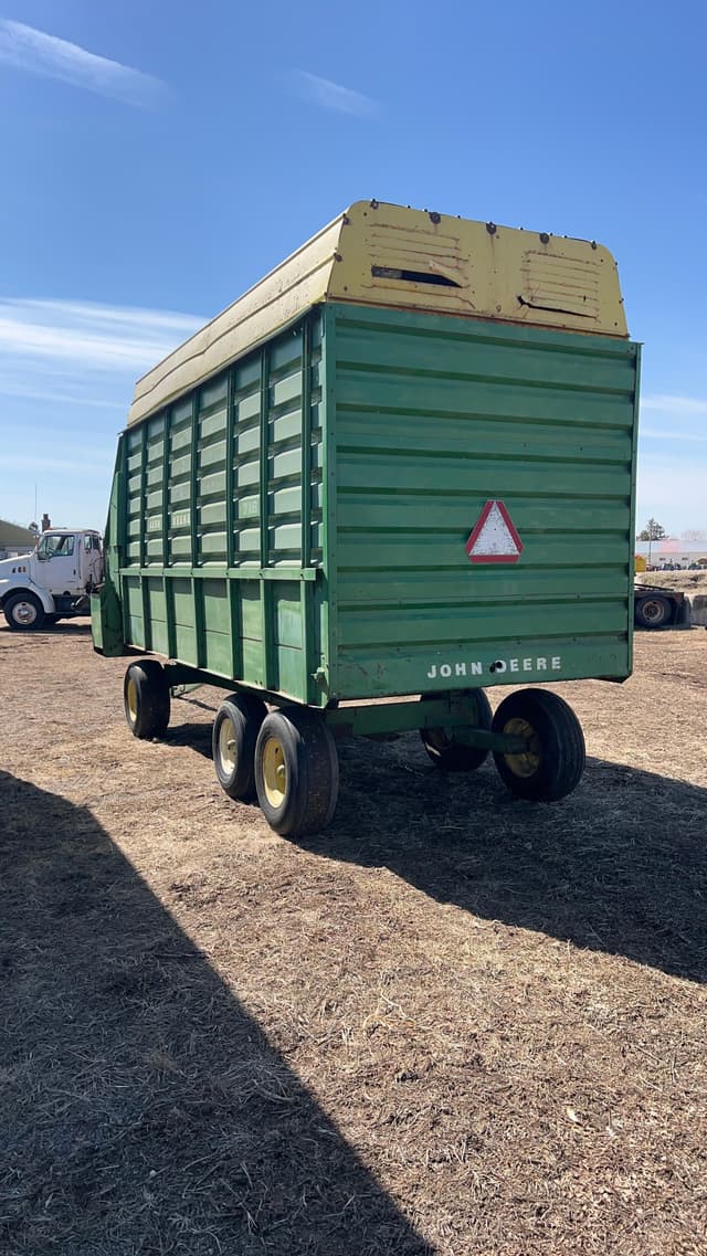 Image of John Deere 716 equipment image 3