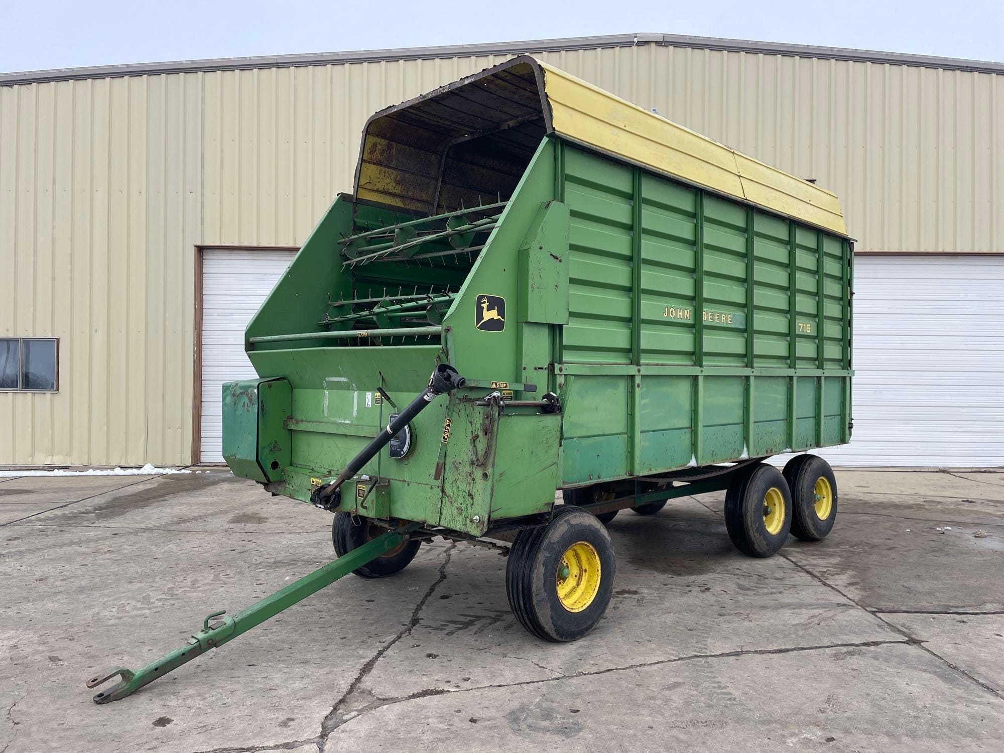 Main image John Deere 716
