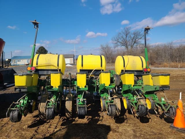 Image of John Deere 7200 equipment image 4