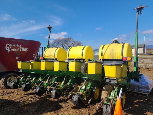 Image of John Deere 7200 equipment image 3