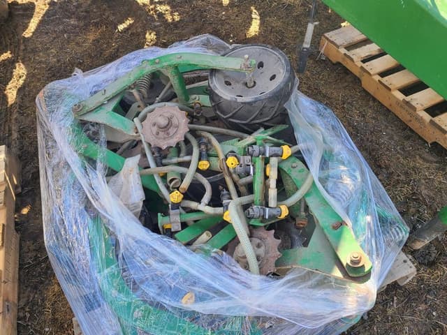 Image of John Deere 7200 equipment image 2