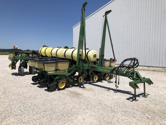 Main image John Deere 7200