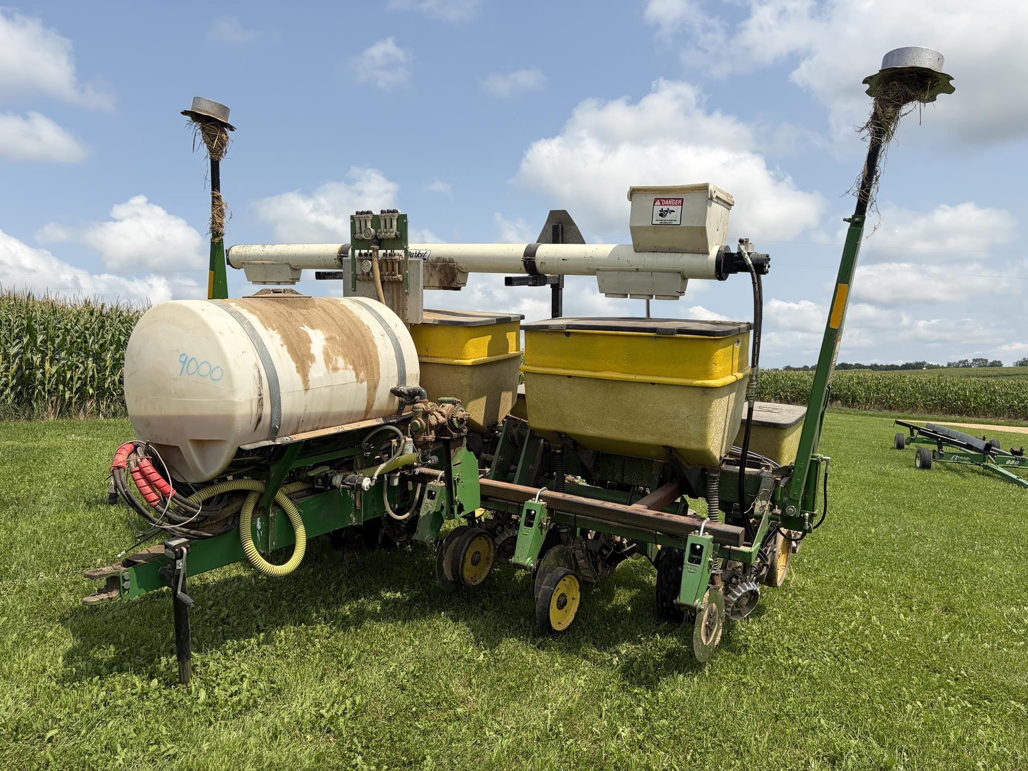 John Deere 7200 Equipment Image0