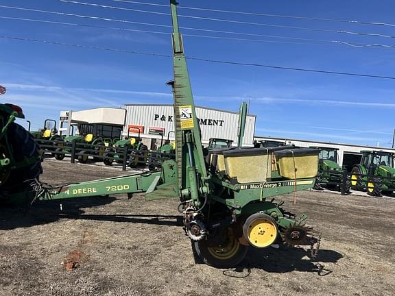 Image of John Deere 7200 equipment image 1