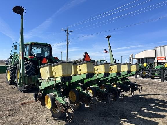 Image of John Deere 7200 equipment image 2