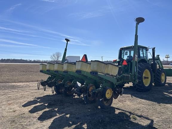 Image of John Deere 7200 equipment image 4