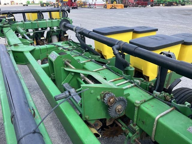 Image of John Deere 7200 equipment image 4