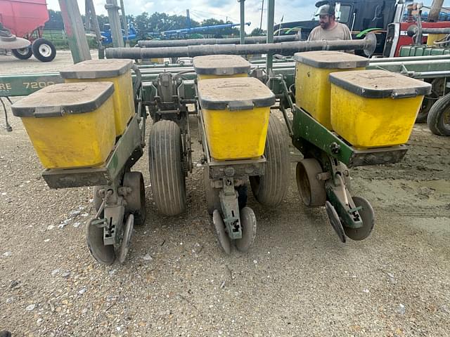 Image of John Deere 7200 equipment image 4