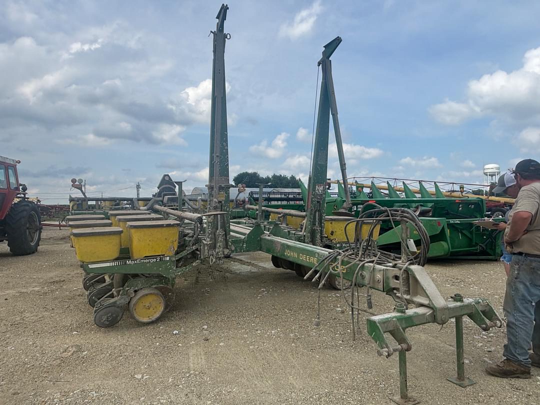 Image of John Deere 7200 Primary image