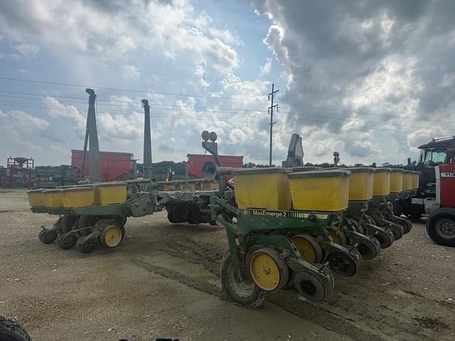 Image of John Deere 7200 equipment image 2