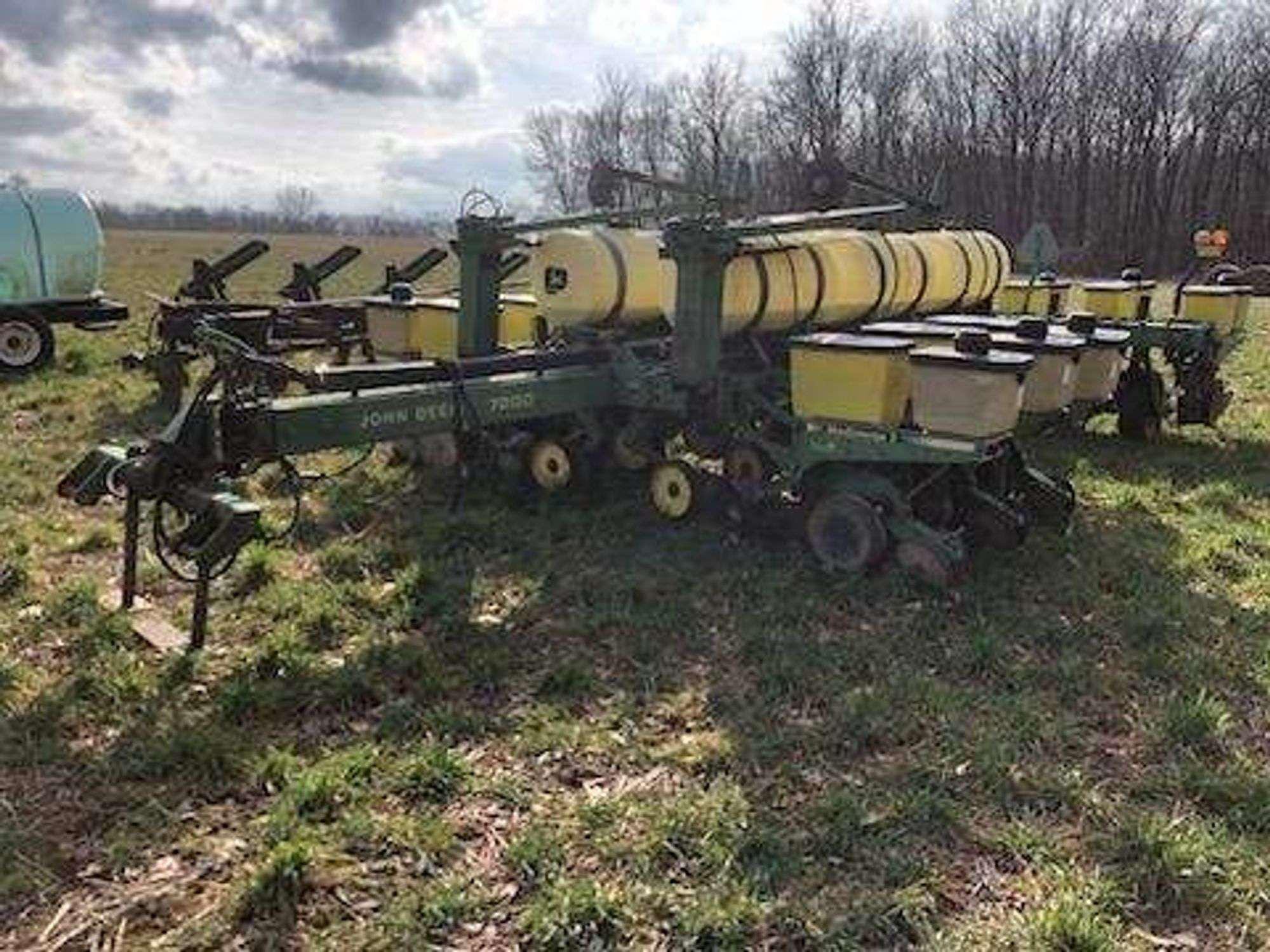 Main image John Deere 7200