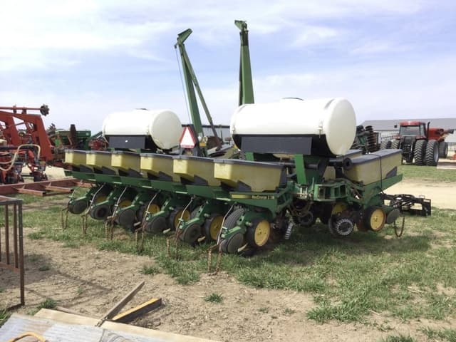 Image of John Deere 7200 equipment image 3