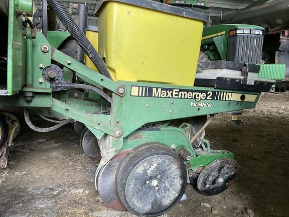 Image of John Deere 7200 equipment image 4