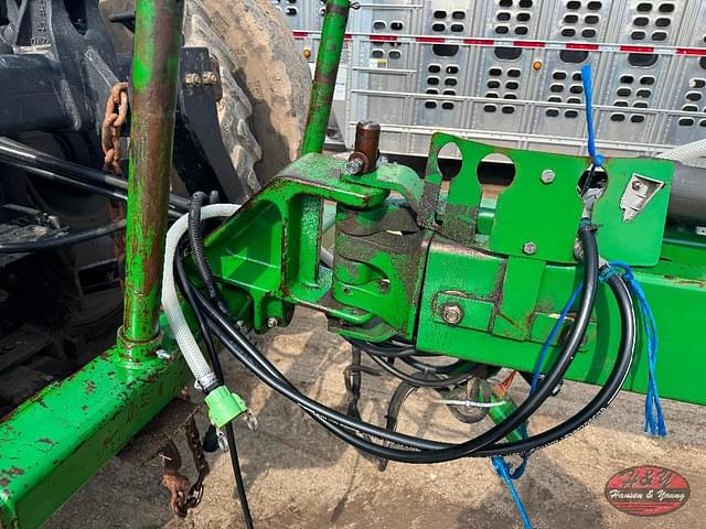 Image of John Deere 7200 equipment image 2