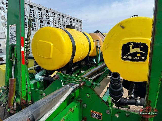 Image of John Deere 7200 equipment image 3
