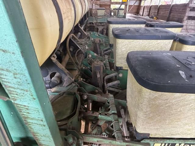 Image of John Deere 7200 equipment image 4