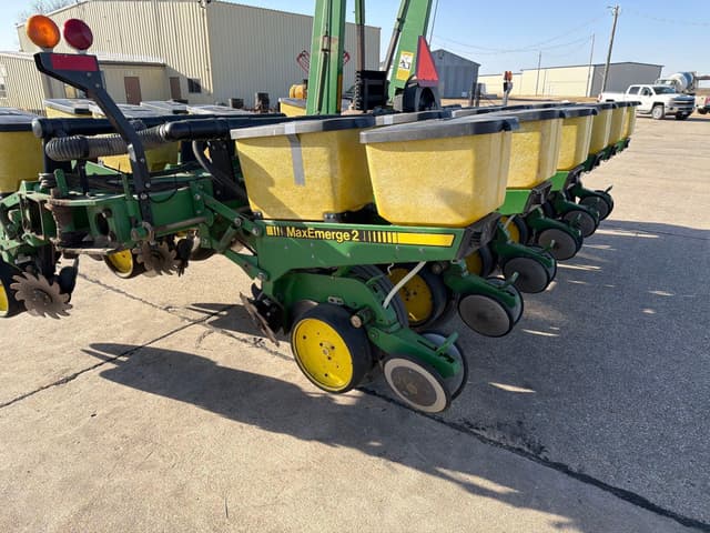 Image of John Deere 7200 equipment image 4