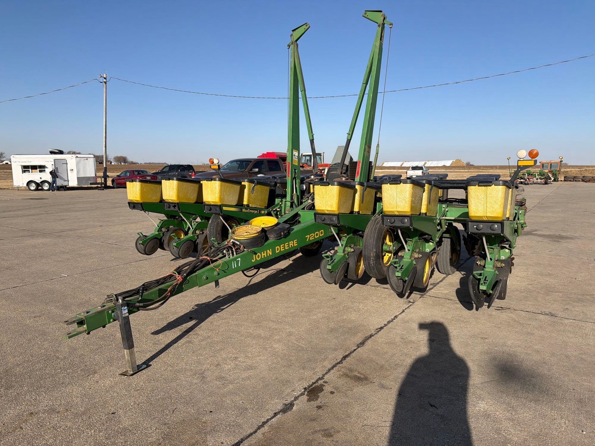 John Deere 7200 Equipment Image0