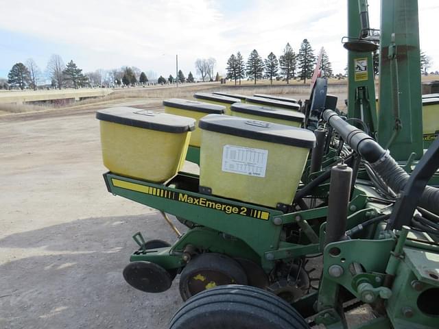 Image of John Deere 7200 equipment image 4