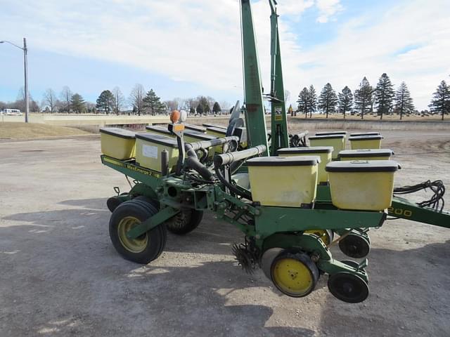 Image of John Deere 7200 equipment image 1