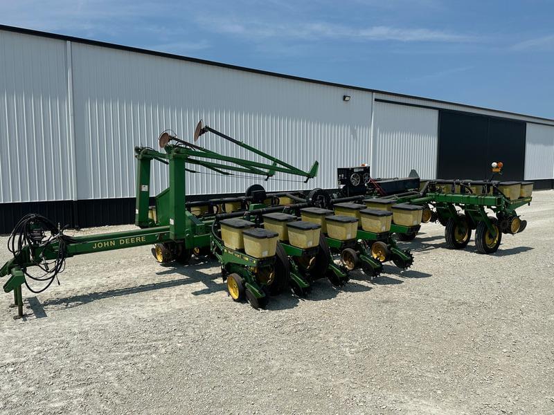 Image of John Deere 7200 Primary image