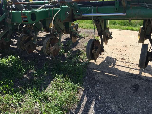 Image of John Deere 7200 equipment image 3