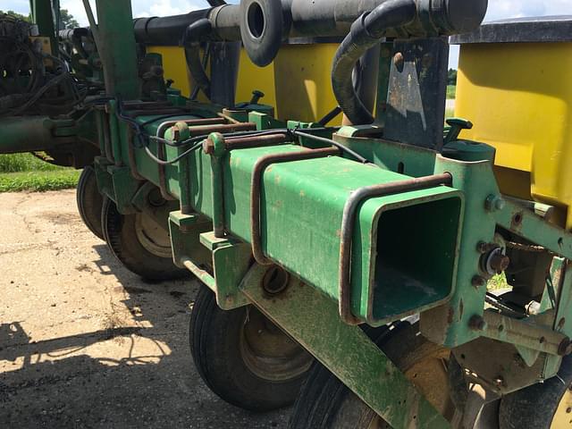Image of John Deere 7200 equipment image 4