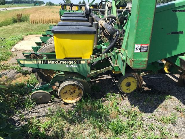 Image of John Deere 7200 equipment image 2