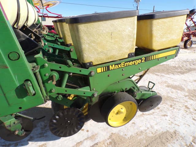 Image of John Deere 7200 equipment image 4