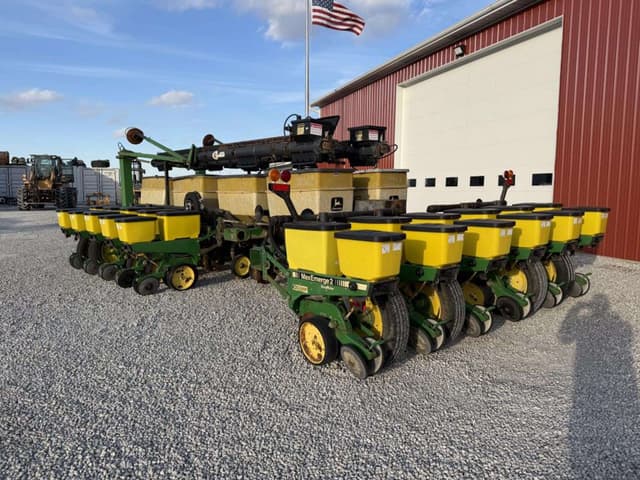 Image of John Deere 7200 equipment image 3