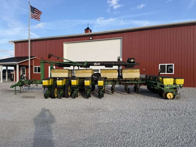 Image of John Deere 7200 equipment image 2