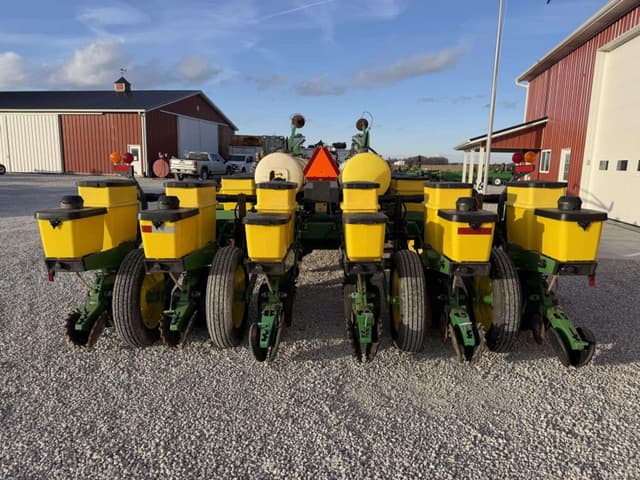 Image of John Deere 7200 equipment image 4