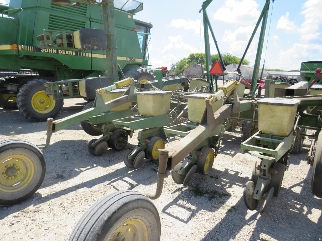 Image of John Deere 7200 Primary image