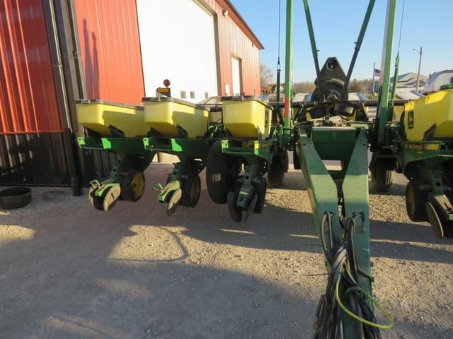 Image of John Deere 7200 equipment image 4